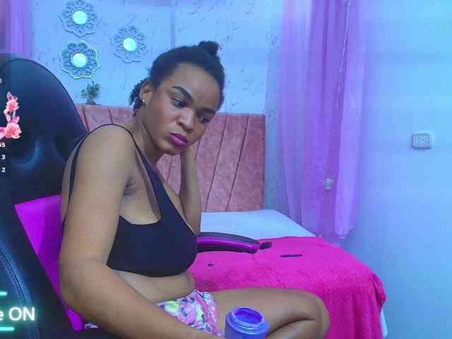 mia-thommson webcam