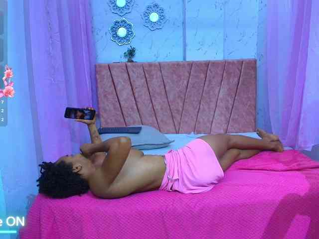 mia-thommson webcam