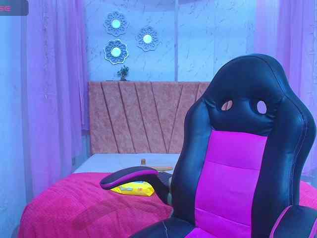 mia-thommson webcam