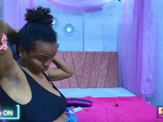 mia-thommson webcam