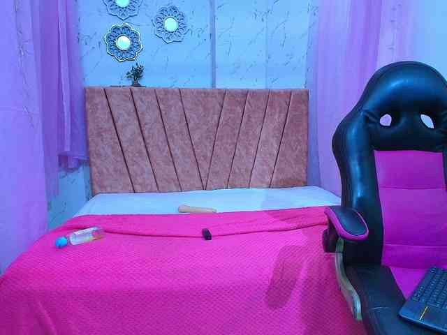 mia-thommson webcam