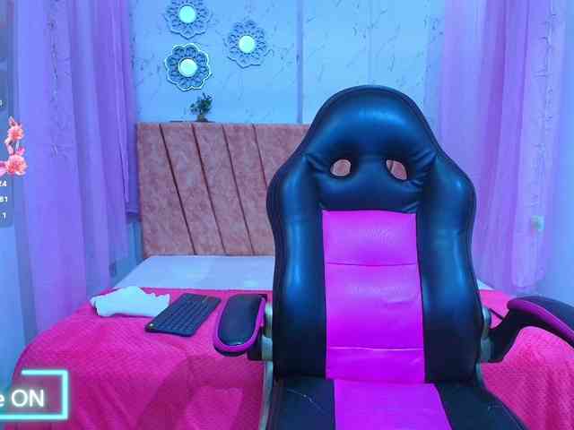 mia-thommson webcam