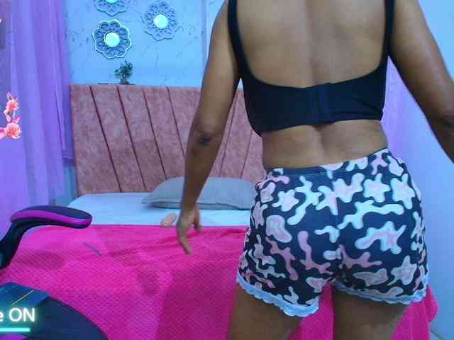 mia-thommson webcam