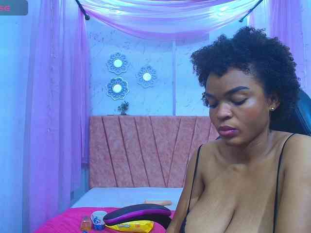 mia-thommson webcam