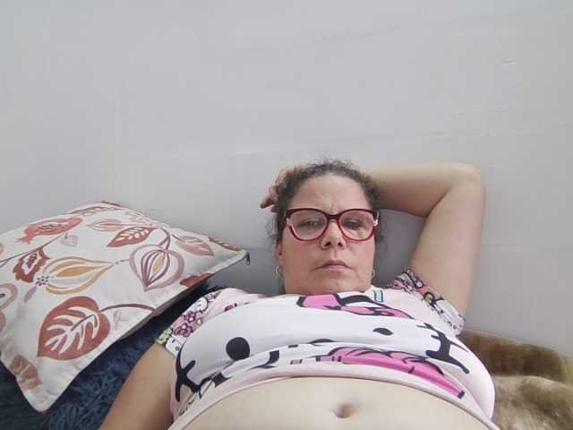 lucianamaster, en vivo ahora en BongaCams