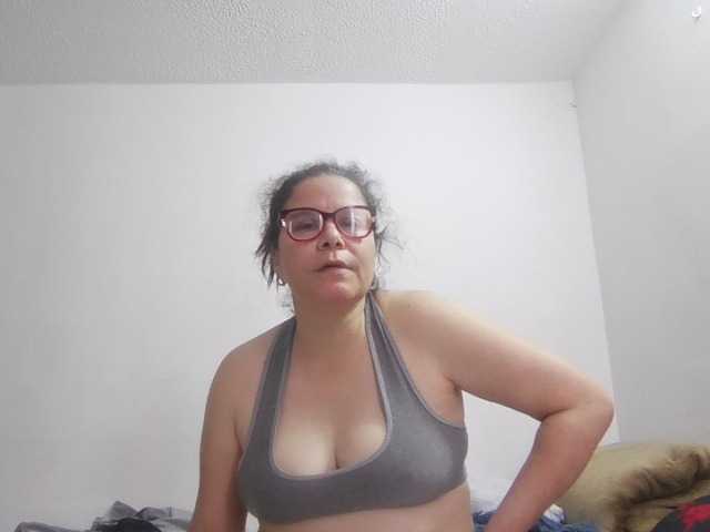 lucianamaster, live now on BongaCams