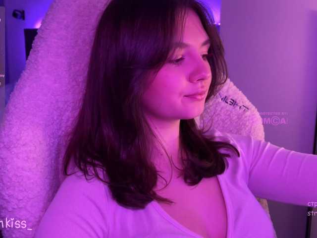 le modèle kisankiss est en webcam porno dans un show sur le site bongacams, il possède les tags suivants: White/Caucasian,Brunette,Shaved
