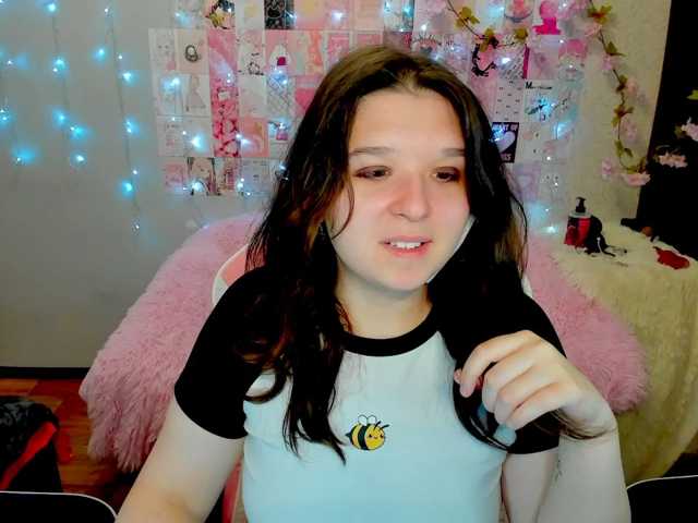 le modèle Acid-Kate est en webcam porno dans un show sur le site bongacams, il possède les tags suivants: White/Caucasian,Brunette,Shaved