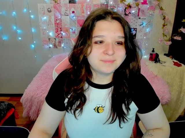 le modèle Acid-Kate est en webcam porno dans un show sur le site bongacams, il possède les tags suivants: White/Caucasian,Brunette,Shaved