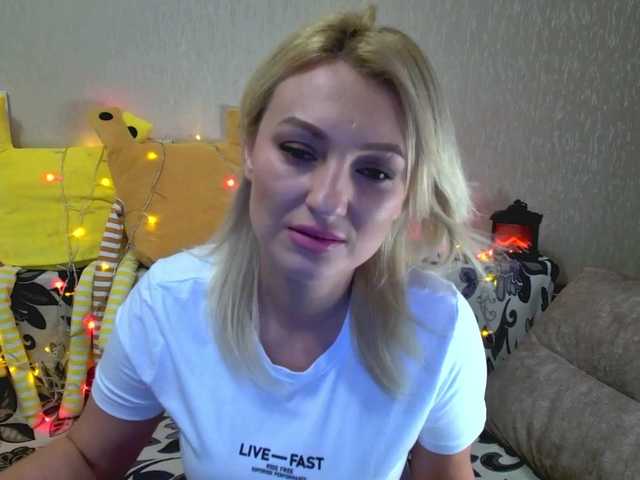 AnnaDeVille live cam on BongaCams