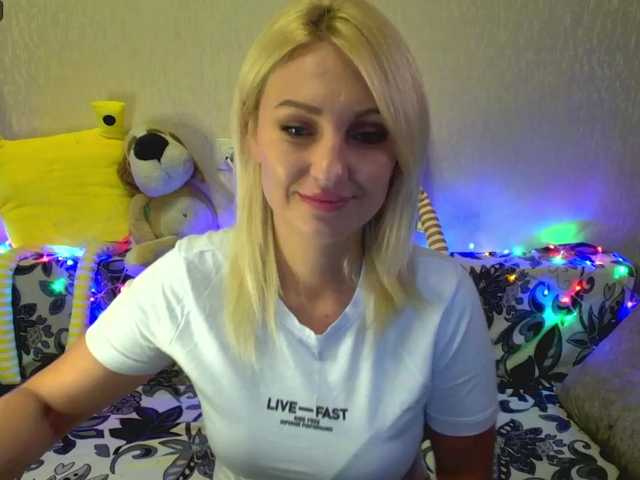 AnnaDeVille live cam on BongaCams