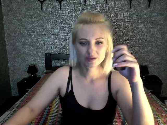 AnnaDeVille webcam