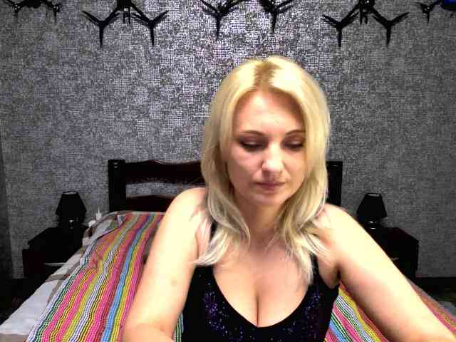 AnnaDeVille webcam