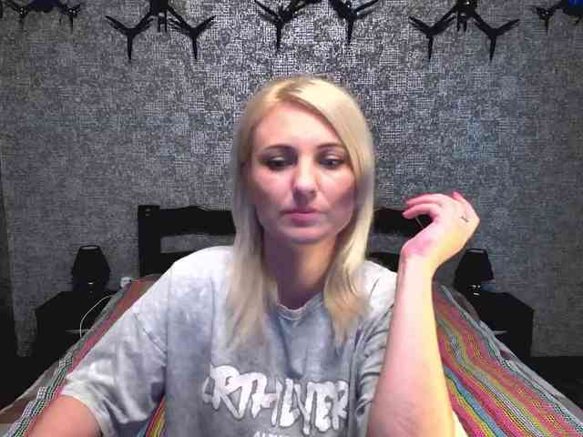 AnnaDeVille webcam