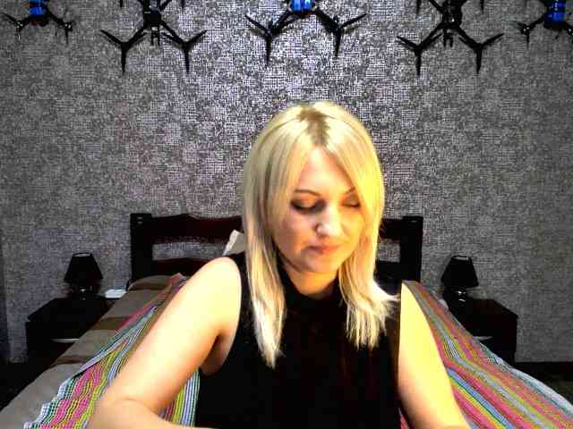 AnnaDeVille webcam