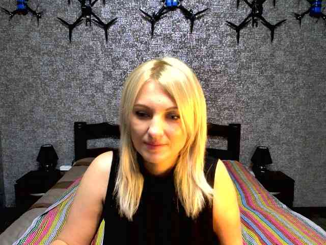AnnaDeVille webcam