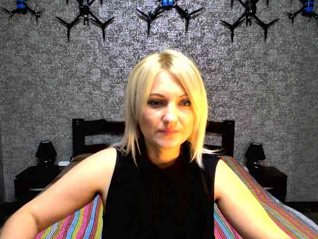 AnnaDeVille webcam