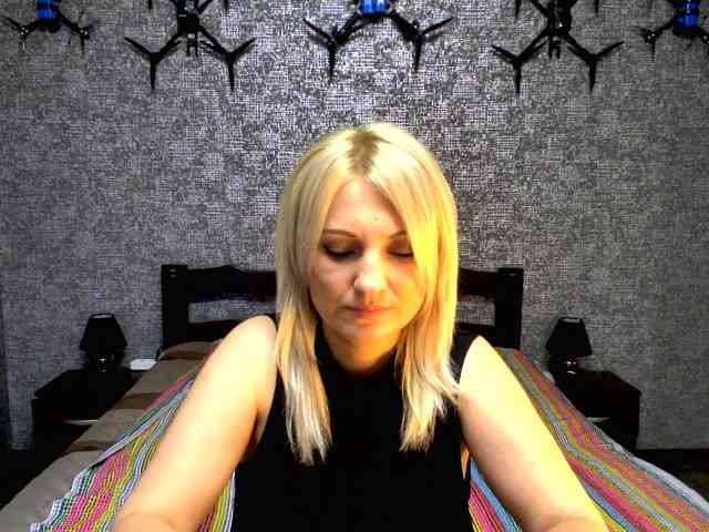 AnnaDeVille webcam