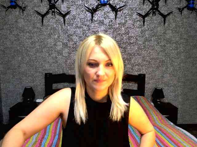 AnnaDeVille webcam
