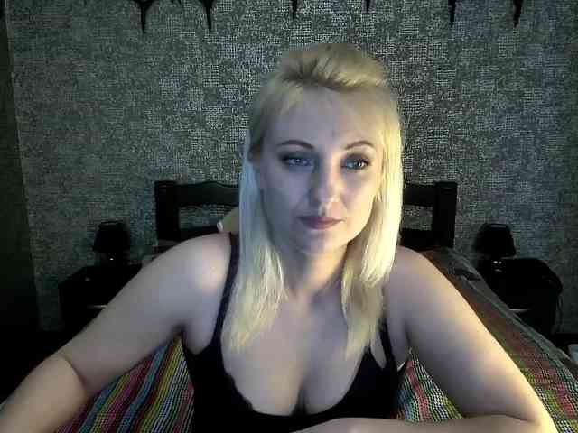 AnnaDeVille webcam