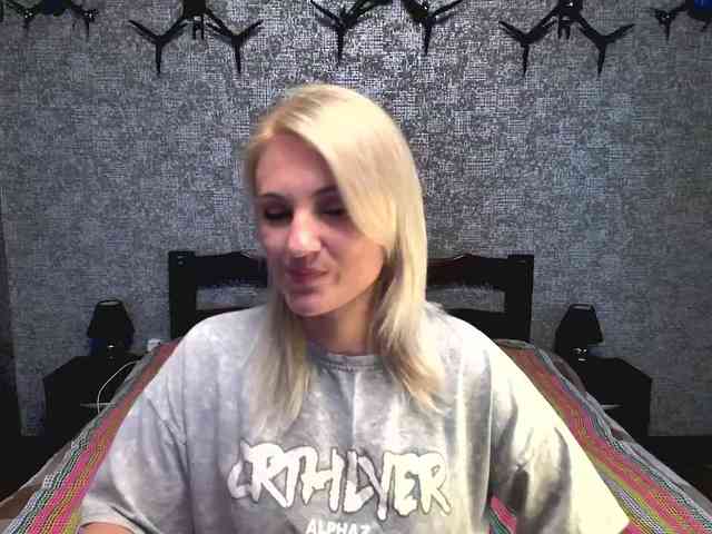 AnnaDeVille webcam