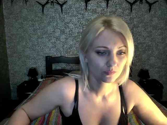AnnaDeVille webcam