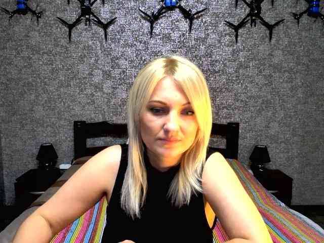 AnnaDeVille webcam