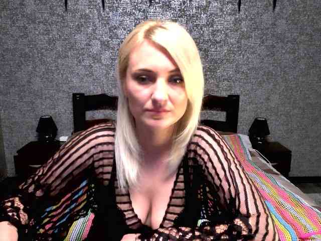 AnnaDeVille webcam