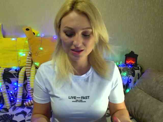 AnnaDeVille webcam