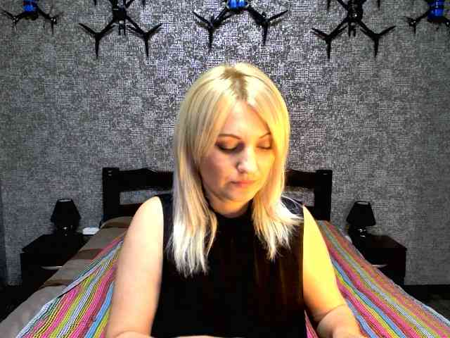 AnnaDeVille webcam