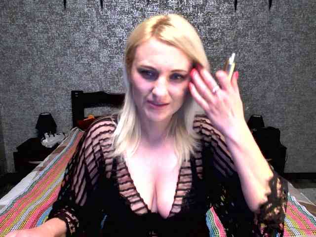 AnnaDeVille webcam