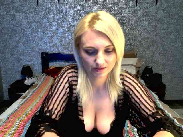 AnnaDeVille webcam