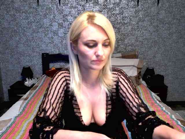 AnnaDeVille webcam
