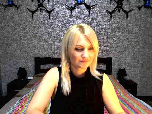 AnnaDeVille webcam