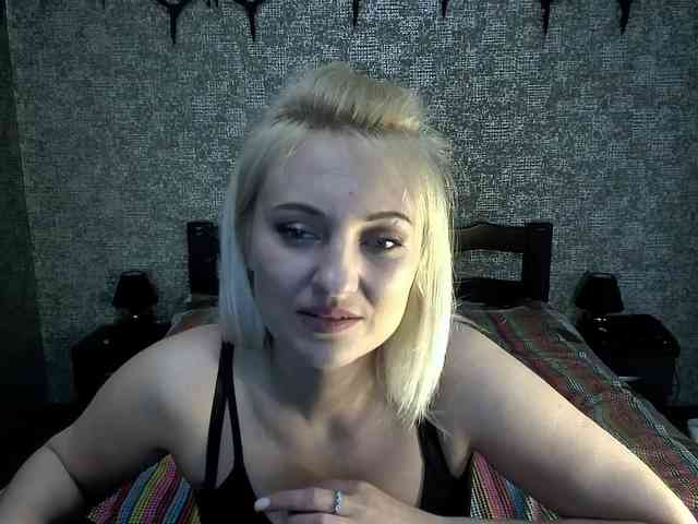 AnnaDeVille webcam
