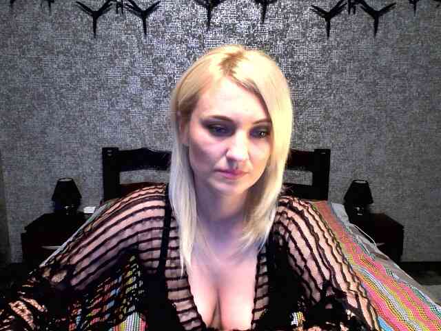 AnnaDeVille webcam