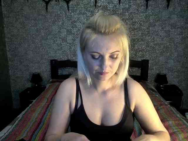 AnnaDeVille webcam