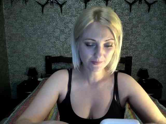 AnnaDeVille webcam