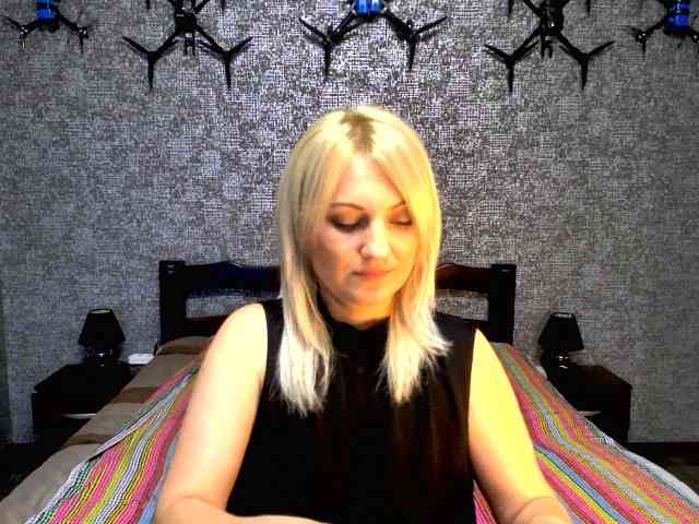AnnaDeVille webcam