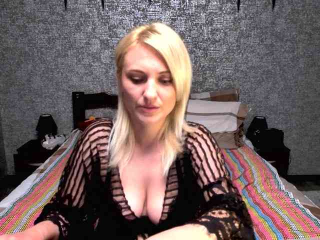 AnnaDeVille webcam