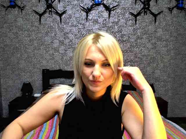 AnnaDeVille webcam