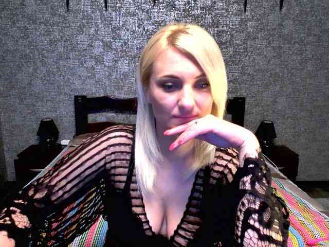 AnnaDeVille webcam