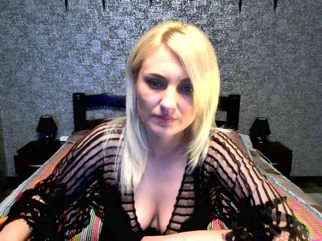 AnnaDeVille webcam