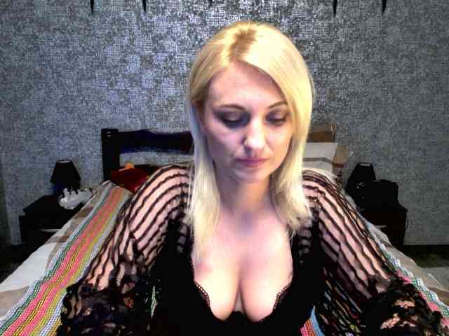 AnnaDeVille webcam