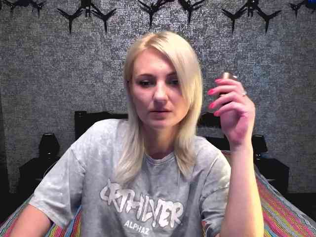 AnnaDeVille webcam