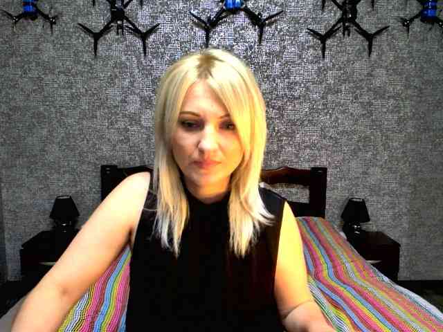 AnnaDeVille webcam