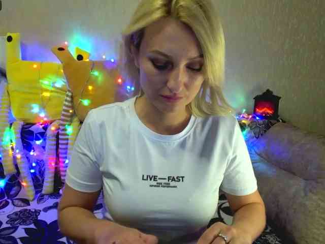 AnnaDeVille Live Webcam on BongaCams