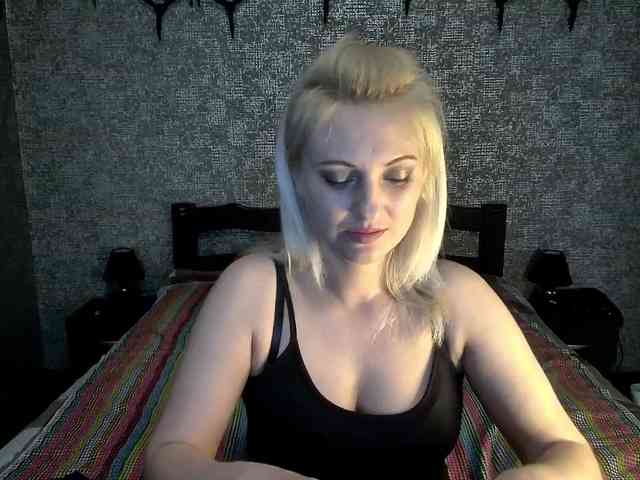 AnnaDeVille webcam
