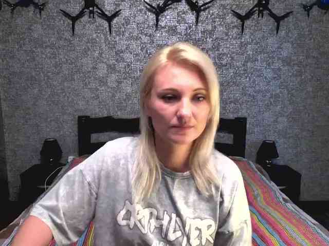 AnnaDeVille webcam