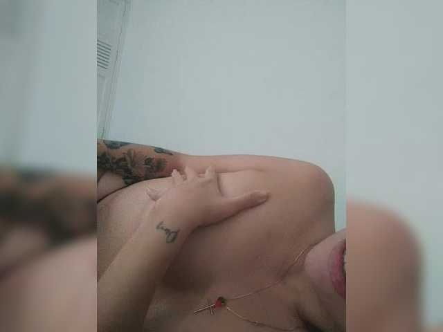 le modèle SuRomero est en webcam porno dans un show sur le site bongacams, il possède les tags suivants: Latino/Hispanic,Brunette,Shaved